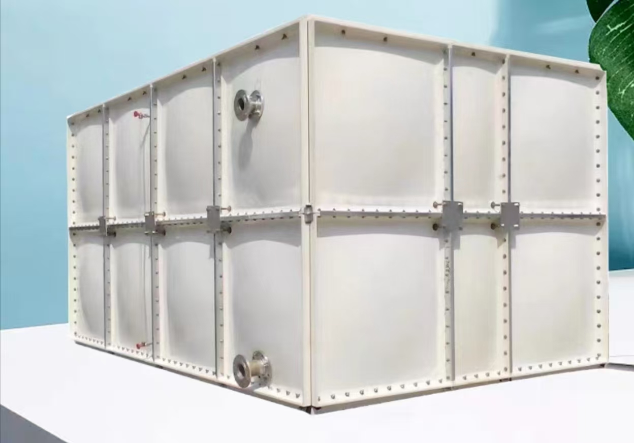 Water storage tank